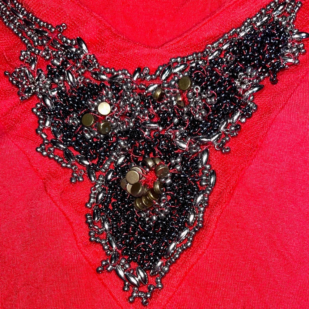 💜 White Mark Beaded Neckline Top - Picture 2 of 6